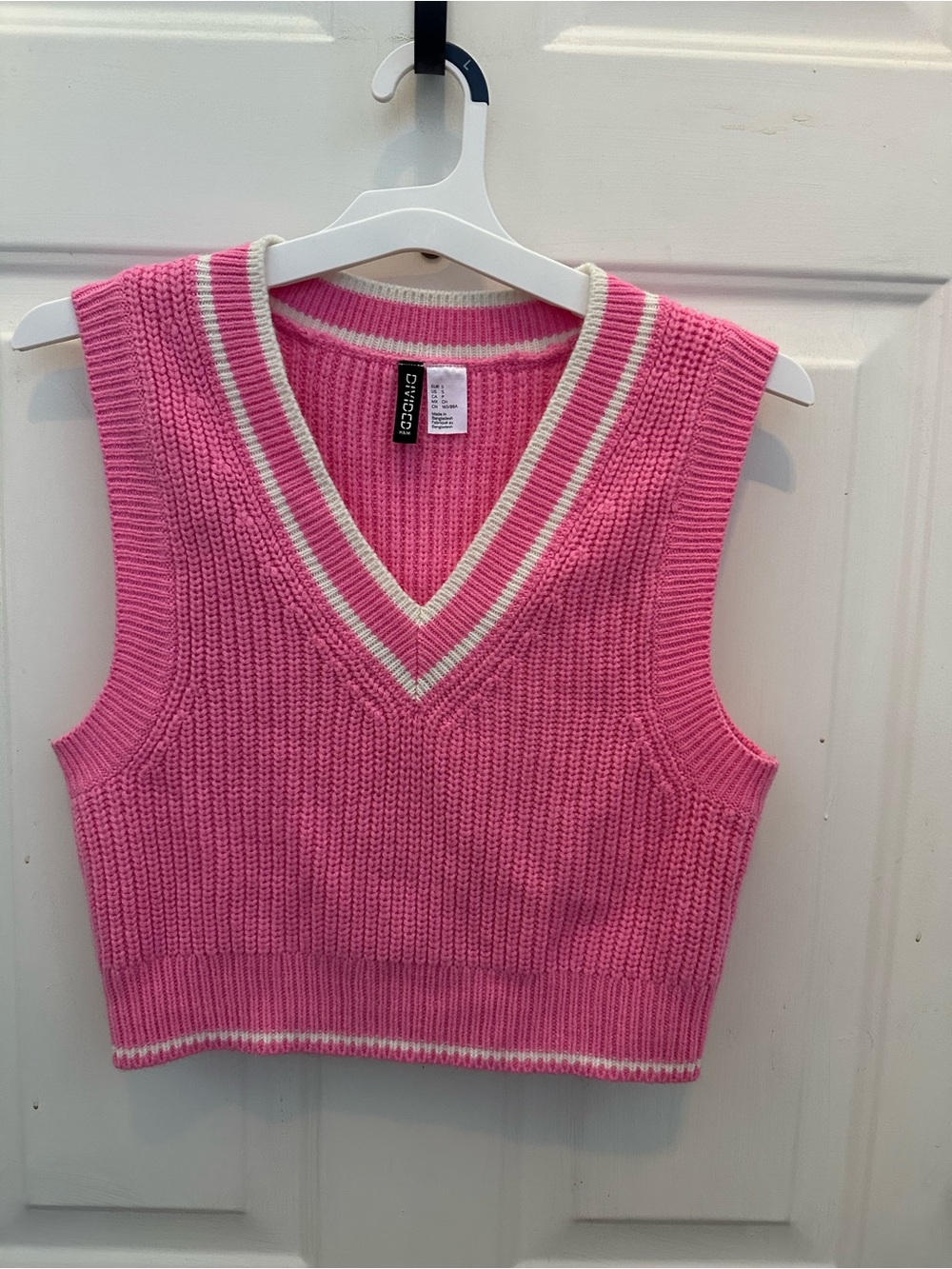 H&M Pink Ribbed V-Neck Sweater Vest with Cream Trim